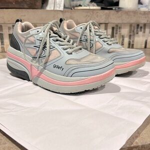 Gdefy womens 8.5 copper fit sneakers